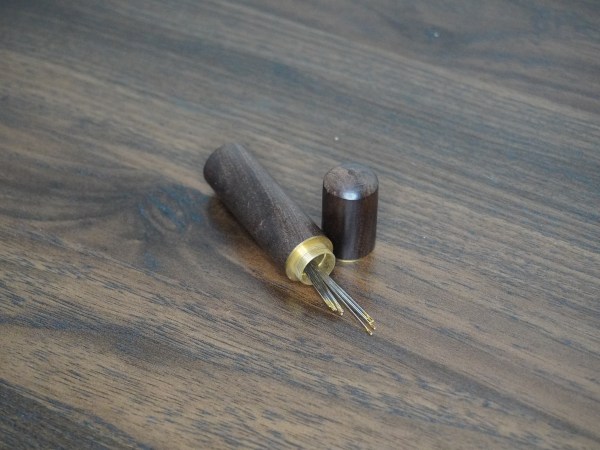 wooden Screw close needle case, needle egg, needle storage